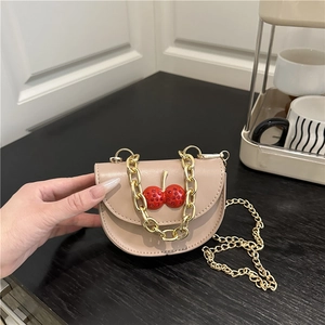 Mini Sac Bandoulière Cerise pour Femmes Cuir PU Chaîne Or Rabat Sacoche Selle Mignon Rond Petit Sac à Main Quotidien Fête