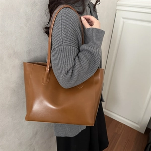 Brown leather tote bag for women, minimalist large capacity shoulder bag for winter