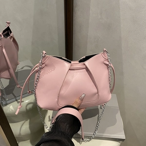 Sac à Épaule Élégant en Cuir PU Plissé pour Femmes Mode Sac à Bandoulière Sous le Bras avec Chaîne Argentée Couleur Unie