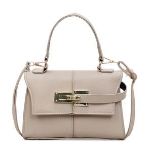 Sac à main beige minimaliste en cuir texturé avec boucle dorée et bandoulière amovible