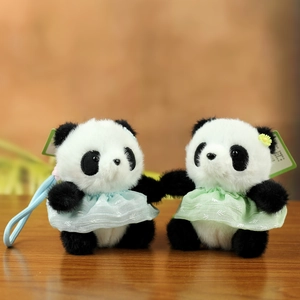 Simpatici portachiavi in peluche a forma di panda con vestiti blu e verdi in legno