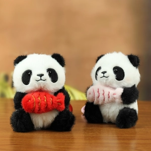 Set di portachiavi a forma di panda in peluche con pesci koi rossi e rosa su legno