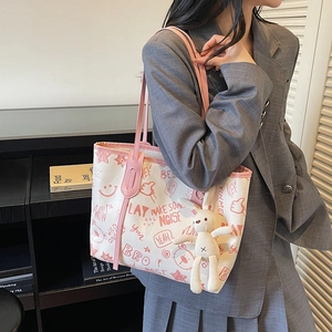 Sac fourre-tout à imprimé graffiti avec lanières roses et charmant lapin en peluche