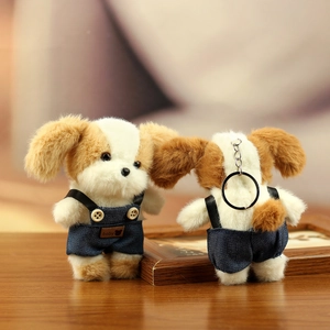 Schattige pluche puppy sleutelhanger met denim overall voor- en achteraanzicht