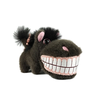 Porte-clés hippopotame en peluche marron avec de grandes dents blanches et oreilles roses