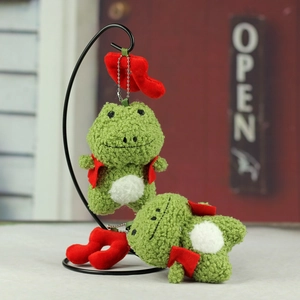 Pendentifs grenouille en peluche verte avec gilets rouges et chaînes de sac à main