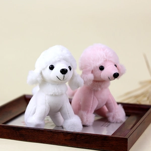 Schattige poedel pluche sleutelhanger in wit en roze kleuren met zachte krultextuur