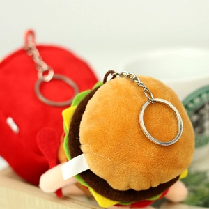 Detaillierter Plüsch-Burger und runder Schlüsselanhänger mit silberner Kette