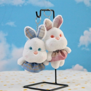 Porte-clés mini lapins en peluche bleu et rose avec anneau et chaîne en métal argenté
