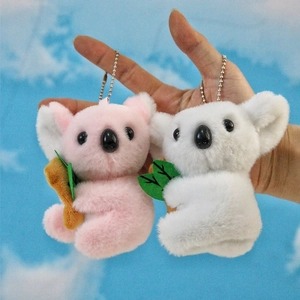 Set di portachiavi koala in peluche rosa e bianco in morbida pelliccia con catenelle