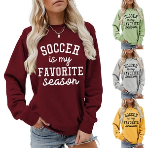 Detailansicht des SOCCER IS MY FAVORITE Sweatshirts in den Farben Burgund, Grün, Grau, Gelb