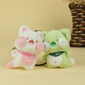 Détails de porte-clés chats en peluche avec fourrure douce et broderie sur fond chaleureux