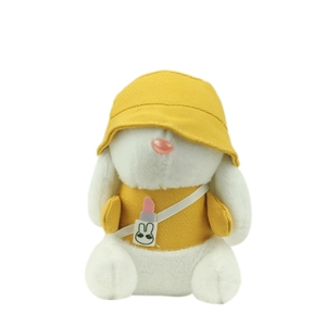 Portachiavi con coniglietto di peluche bianco con cappello alla pescatora giallo e maglia