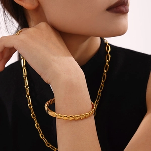 Bracelet chaîne cœur plaqué or 18 carats élégant pour femme avec collier assorti