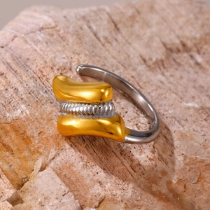 Anello aperto geometrico bicolore ondulato in acciaio inossidabile placcato oro 18K