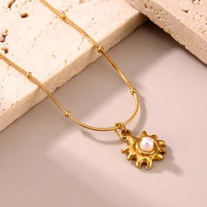 Collier tournesol plaqué or 18 carats avec pendentif perle sur chaîne serpent
