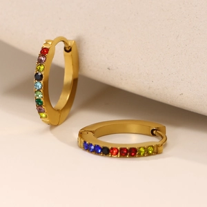 Orecchini a cerchio placcati oro 18K con zirconi colorati e finitura opaca