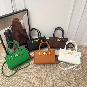 Minimalist crossbody handbags in five colors with golden heart-linked metal hardware