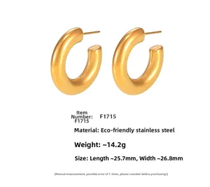 Boucles d'oreilles créoles en C en acier doré poli avec détails de dimensions