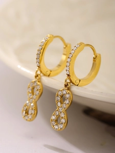 Λήψη macro από επίχρυσα σκουλαρίκια άπειρο 18k με αστραφτερές πέτρες ζιργκόν