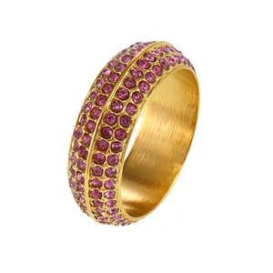 Anello in acciaio dorato spazzolato con quattro file di zirconi viola