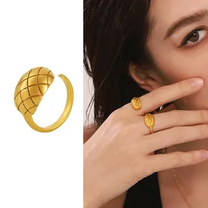 Bague Ouverte Chic Acier Inoxydable Plqué Or 18K Texture Matelassée Gauffrée Dôme Bijoux De Mode Pour Femmes