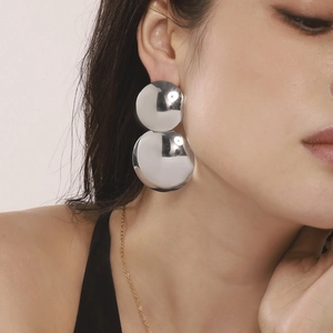 Boucles d'oreilles modernes en acier inoxydable argenté à double disque sur modèle