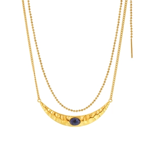 Collier double rang doré avec pendentif lune martelée et pierre de lapis-lazuli bleue
