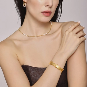 18K gold plated stainless steel jewelry set with white beads for elegant women
