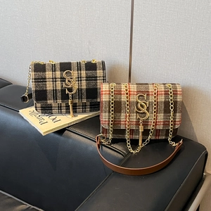 Retro plaid wool shoulder bag with gold SS logo and metal chain strap for winter