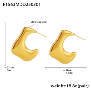 Detail of PVD 18K gold plated stainless steel irregular C-shape hoop earrings in mirror finish