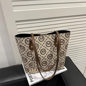 Fashion Monogram M Letter Print Tote Bag Large Capacity Women PU Leather Shoulder Bag With Metal Pendant Commute Handbag