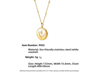 Détail du pendentif phénix avec nacre blanche et chaîne à billes en acier inoxydable doré