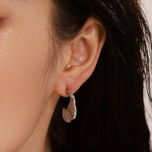 Modern irregular crumpled C-shaped silver earrings with a polished liquid metal mirror finish