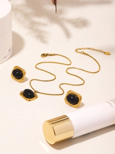 Details des Vintage Schmucksets mit 18K Gold Halskette und Ohrringen mit schwarzem Achat