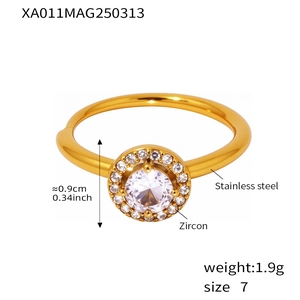 Macro shot of 7.9g stainless steel ring with 0.9cm round zircon and gold plating