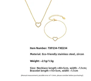 Détails de l'ensemble collier et bracelet cœur doré avec incrustation de zircone