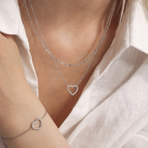 Ensemble collier double rang et bracelet en acier avec cœurs sertis de zircones