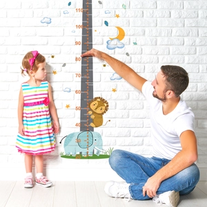 Adesivo murale con metro per bambini con elefante leone luna e stelle colorate