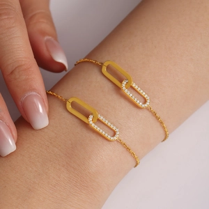 Elegant gold layered bracelet set featuring interlocking zircon squares on delicate chains
