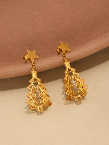 Détails des boucles d'oreilles sapin de Noël dorées avec clou en étoile poli