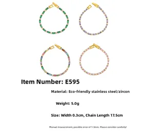 Dettaglio del set di bracciali tennis in acciaio dorato 18K con zirconi multicolore