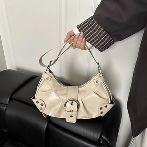 Sac Hobo Sous L'Aisselle En Cuir PU Rétro Avec Grande Boucle Métallique Rivets Plissés Style Moto Pour Femmes Mode Décontractée