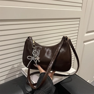Women Glossy PU Leather Underarm Bag Trendy Minimalist Hobo Bag With Bow Heart Pendant Zipper Shoulder Bag Vintage Style