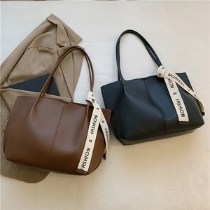 Grand sac cabas minimaliste en cuir mat marron et noir avec rubans pour femmes