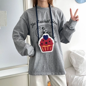 Cute cupcake shaped shoulder bag for girls in red and blue faux leather with heart detail