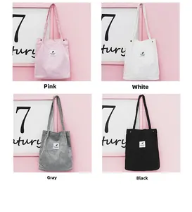 Détails des sacs cabas en velours côtelé disponibles en rose, blanc, gris et noir