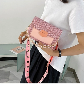 Pink tweed crossbody bag featuring a daisy pattern strap and a gold-tone chain detail