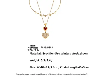 Dettaglio della catena a serpente in acciaio placcato oro 18k con cuore di zircone