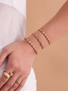 Détail du coffret bijoux infini et cœur doré orné de zircons cubiques scintillants